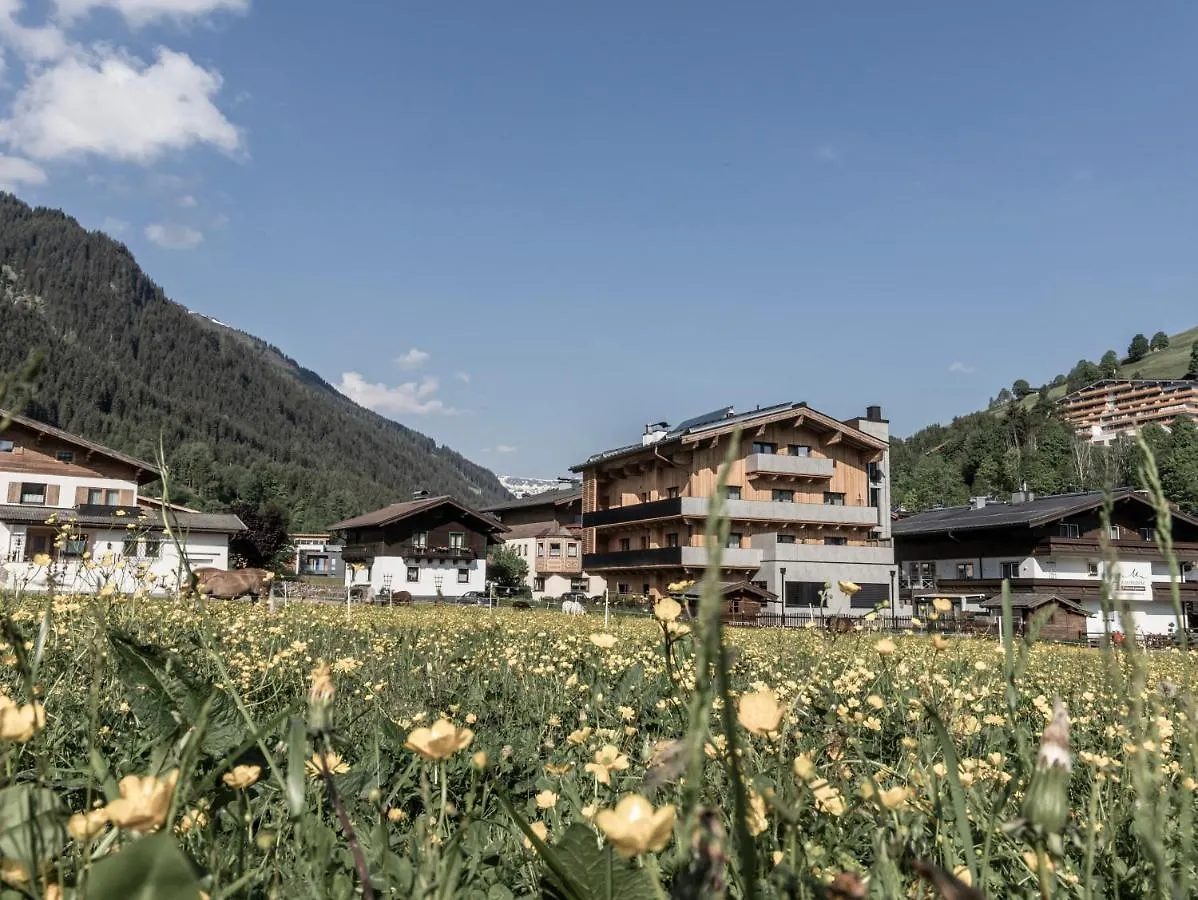 Frau Gans - Pure Mountain Apartments Saalbach-Hinterglemm
